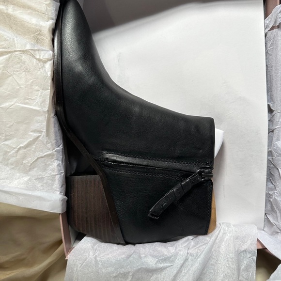 A-SPUR ANKLE BOOT IN BLACK - Picture 5 of 10